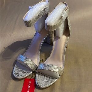 NWT Rampage Metallic Textured Women's Heels